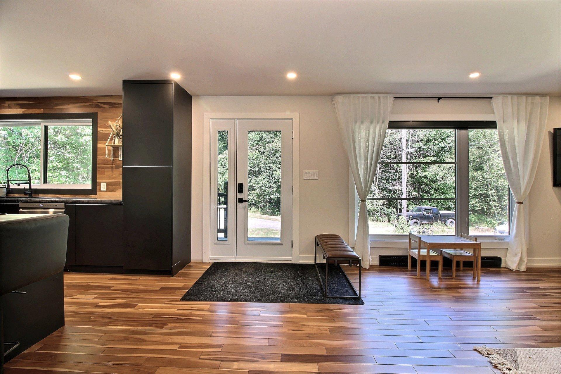 









924

 - 924A


Rue des Lacs

,
Saint-Jérôme,




QC
J5L1S9

