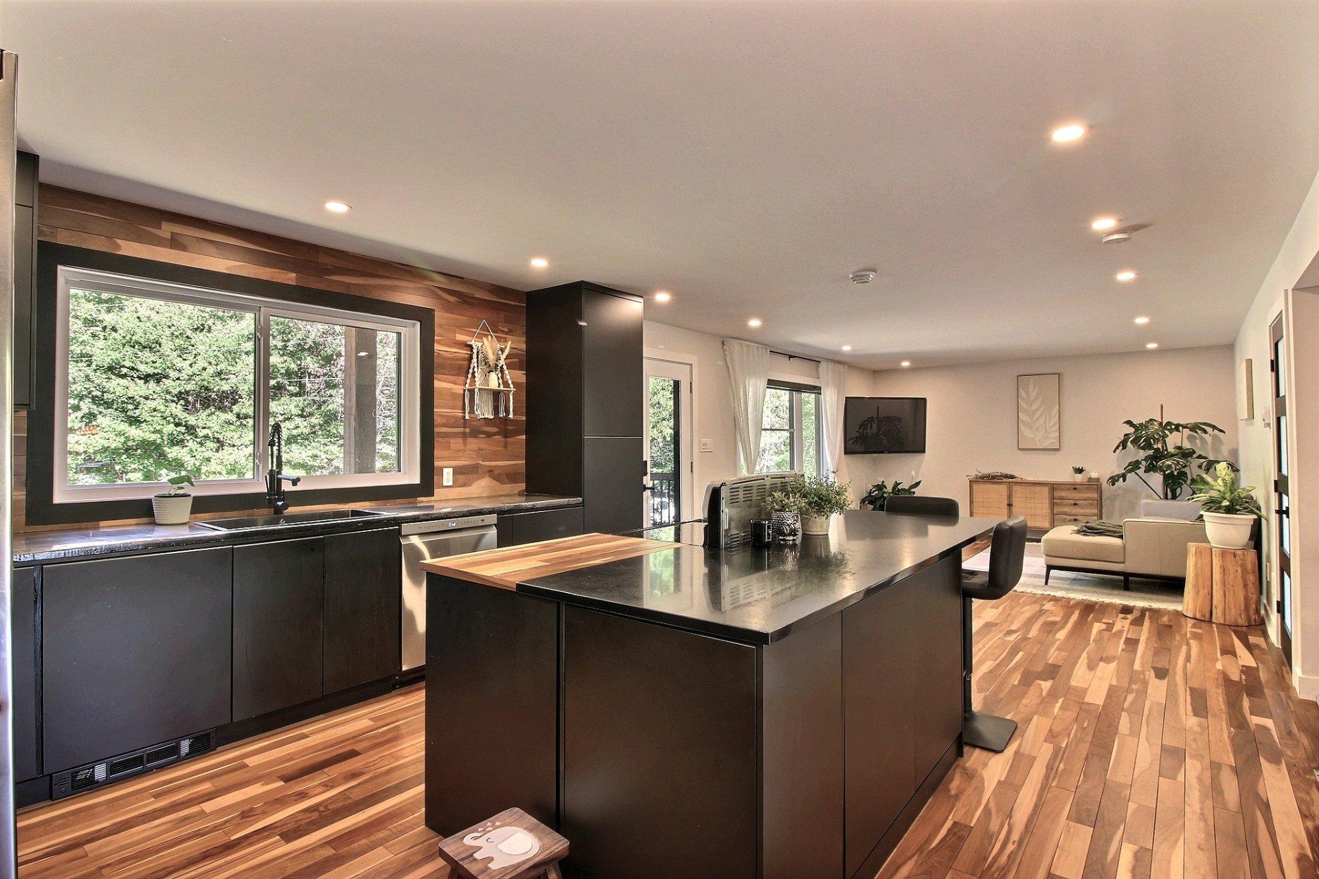 









924

 - 924A


Rue des Lacs

,
Saint-Jérôme,




QC
J5L1S9

