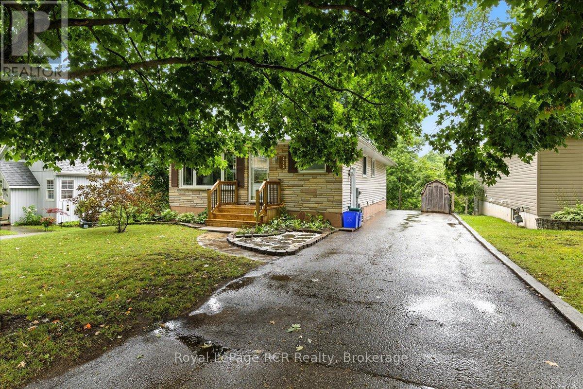 












236 NORMANBY STREET N

,
Wellington North (Mount Forest),




Ontario
N0G2L1

