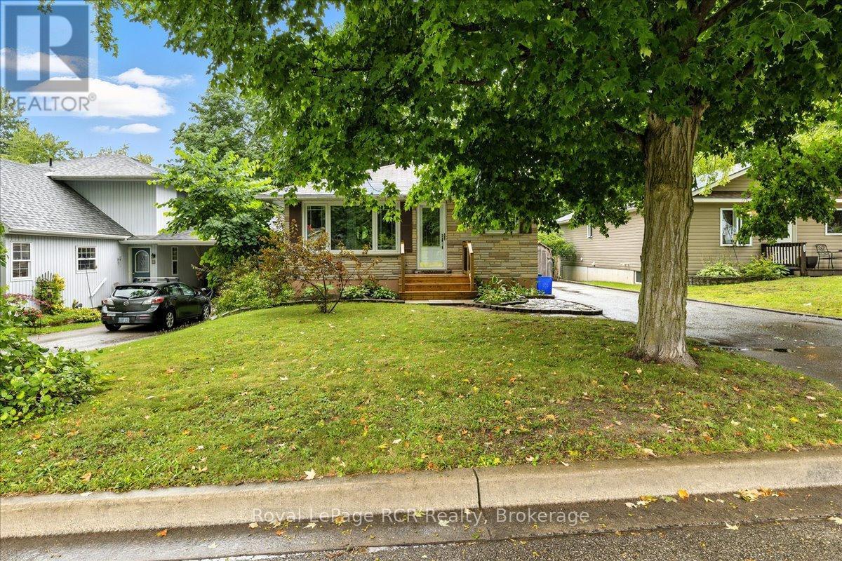 












236 NORMANBY STREET N

,
Wellington North (Mount Forest),




Ontario
N0G2L1

