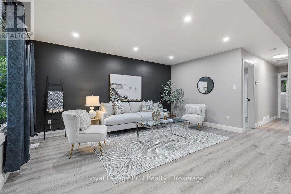 












236 NORMANBY STREET N

,
Wellington North (Mount Forest),




Ontario
N0G2L1

