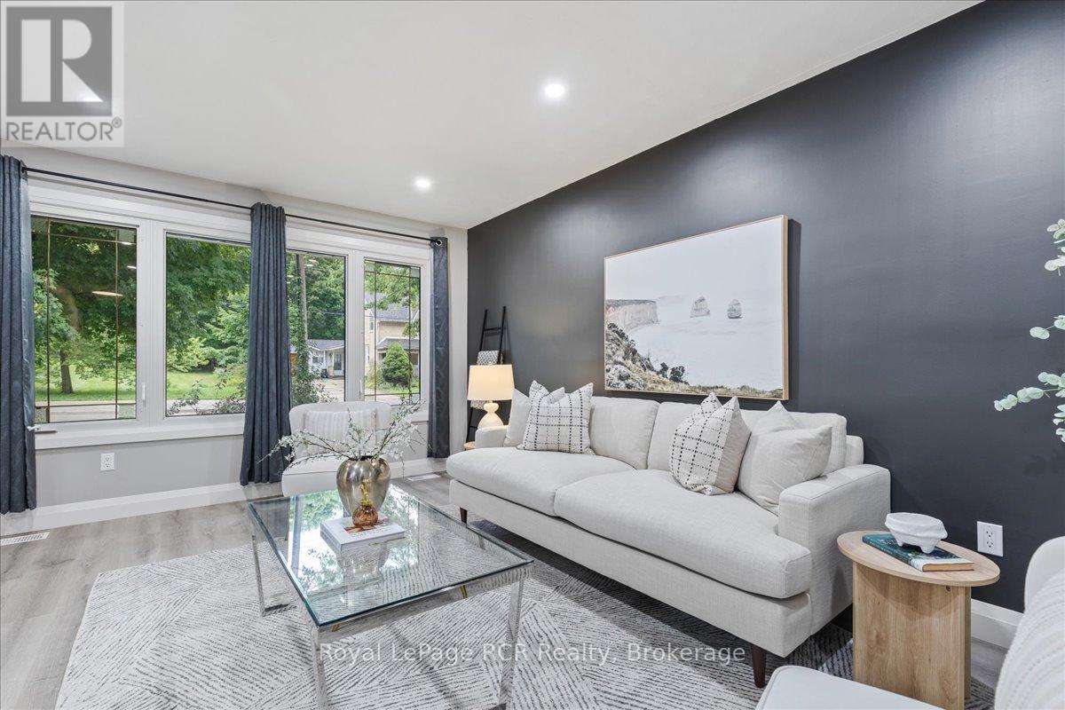 












236 NORMANBY STREET N

,
Wellington North (Mount Forest),




Ontario
N0G2L1


