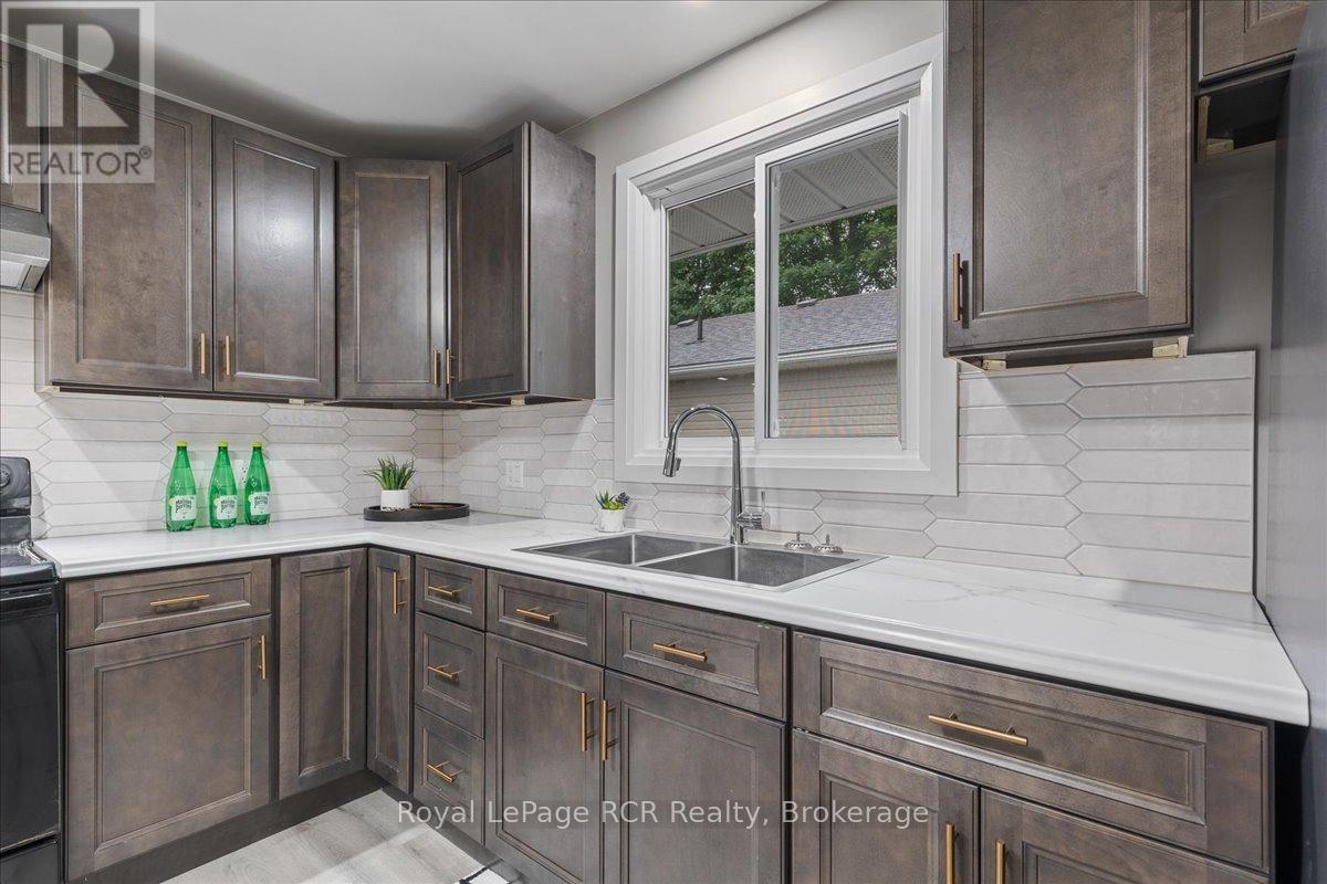 












236 NORMANBY STREET N

,
Wellington North (Mount Forest),




Ontario
N0G2L1

