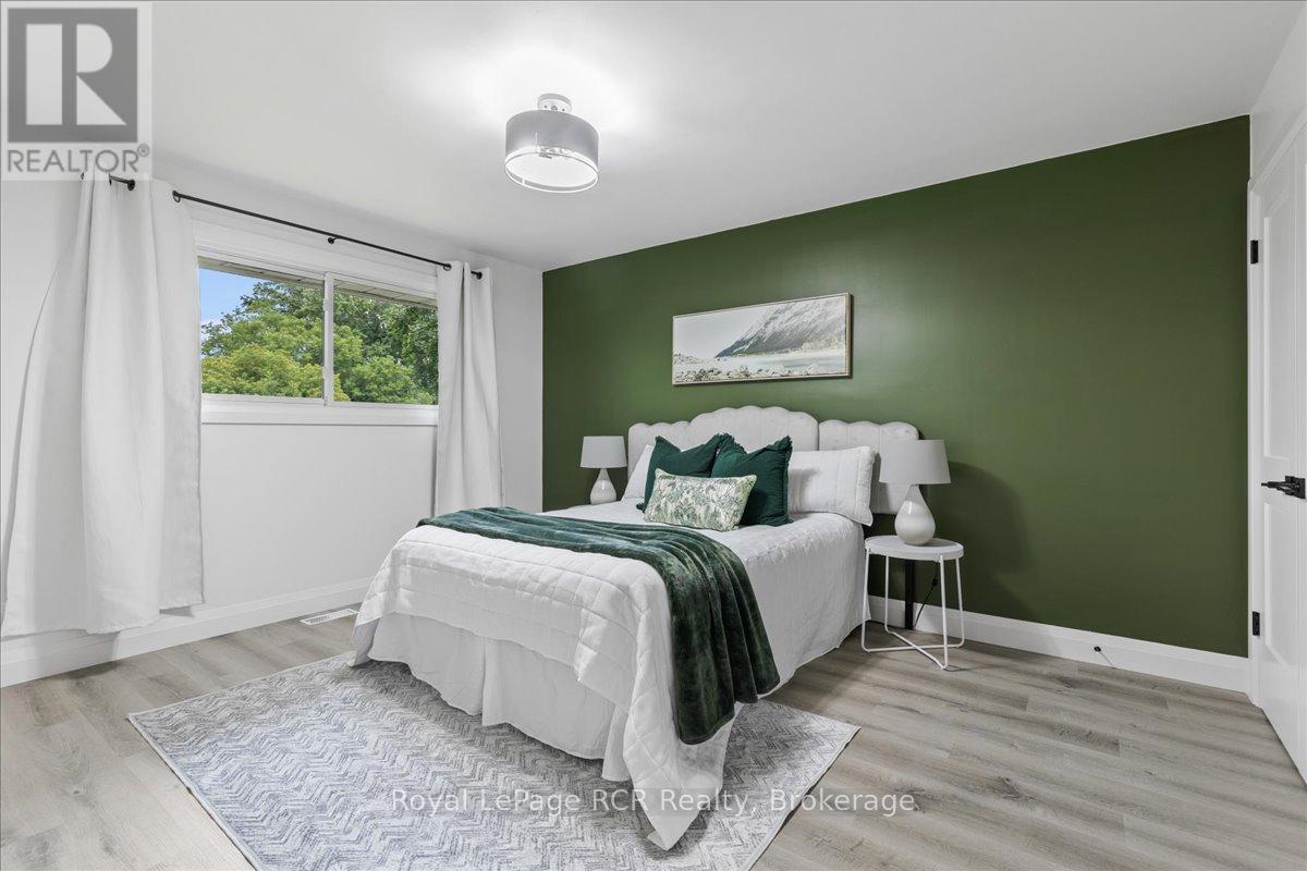 












236 NORMANBY STREET N

,
Wellington North (Mount Forest),




Ontario
N0G2L1

