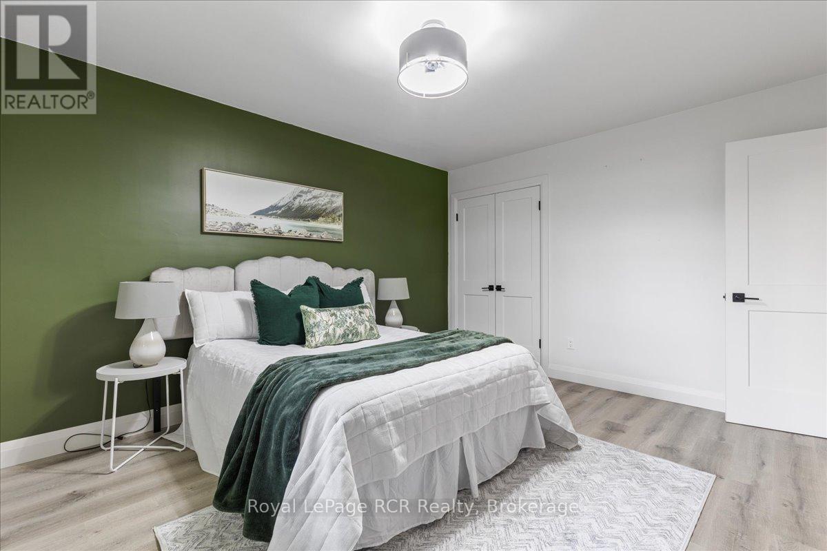 












236 NORMANBY STREET N

,
Wellington North (Mount Forest),




Ontario
N0G2L1

