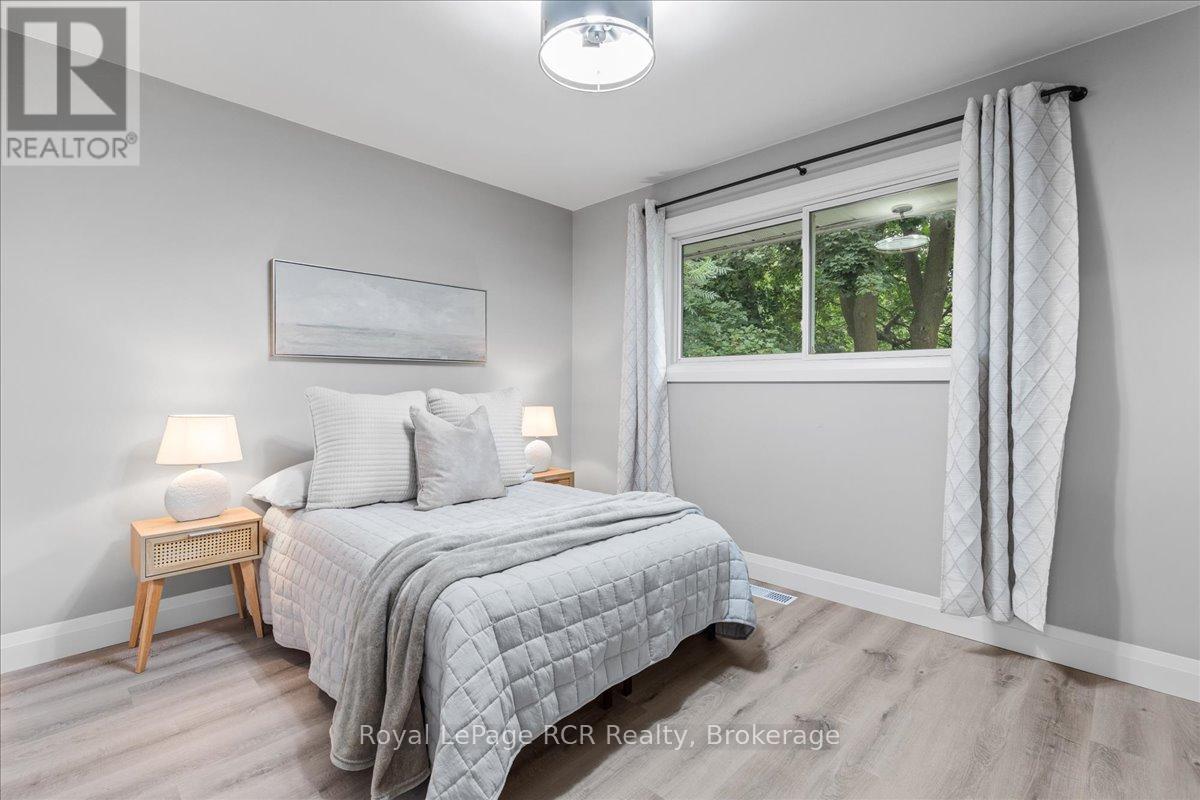 












236 NORMANBY STREET N

,
Wellington North (Mount Forest),




Ontario
N0G2L1

