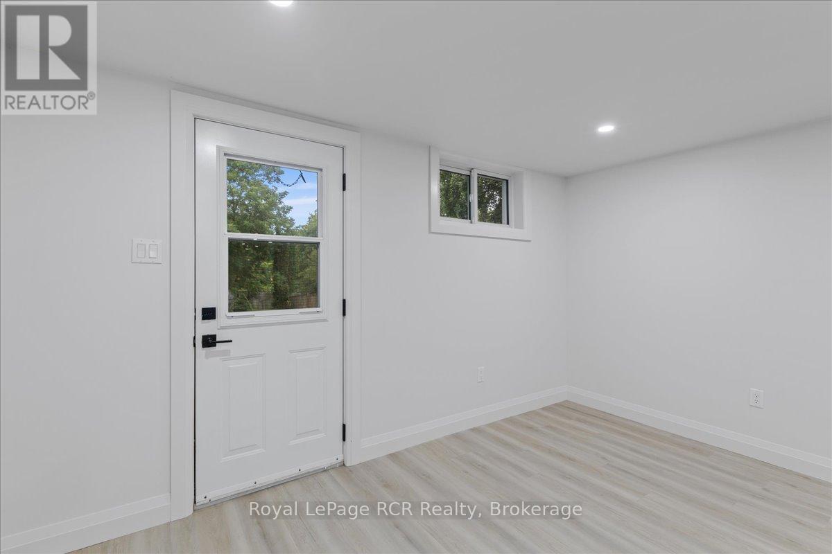 












236 NORMANBY STREET N

,
Wellington North (Mount Forest),




Ontario
N0G2L1

