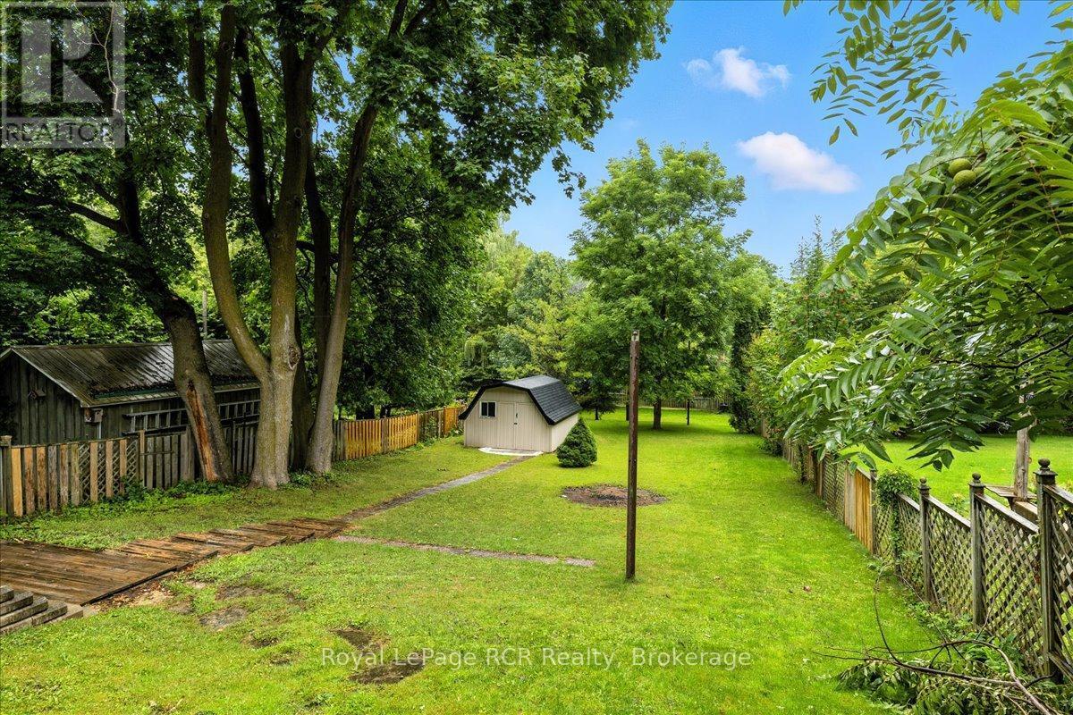 












236 NORMANBY STREET N

,
Wellington North (Mount Forest),




Ontario
N0G2L1

