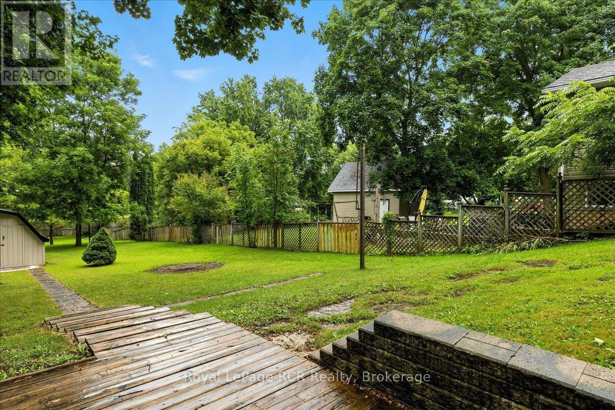 












236 NORMANBY STREET N

,
Wellington North (Mount Forest),




Ontario
N0G2L1

