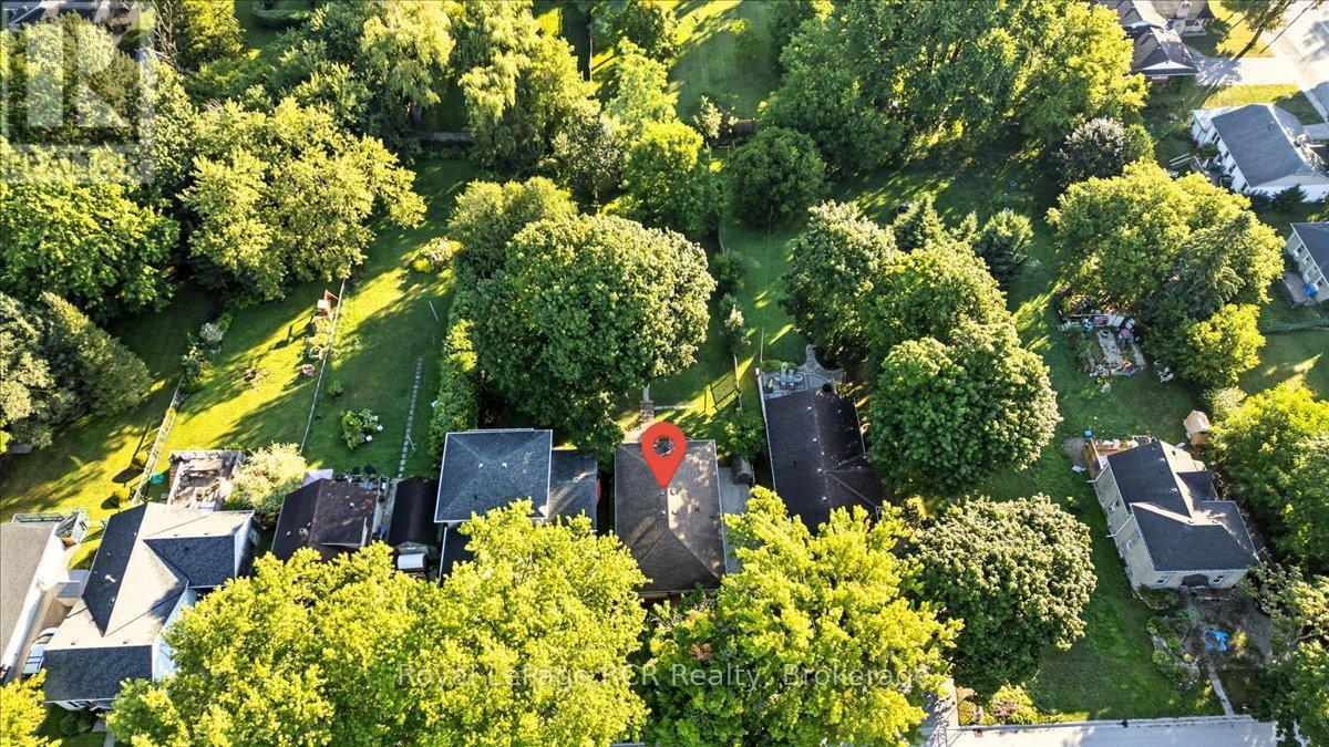 












236 NORMANBY STREET N

,
Wellington North (Mount Forest),




Ontario
N0G2L1

