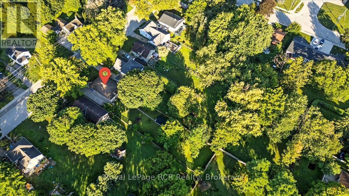 












236 NORMANBY STREET N

,
Wellington North (Mount Forest),




Ontario
N0G2L1

