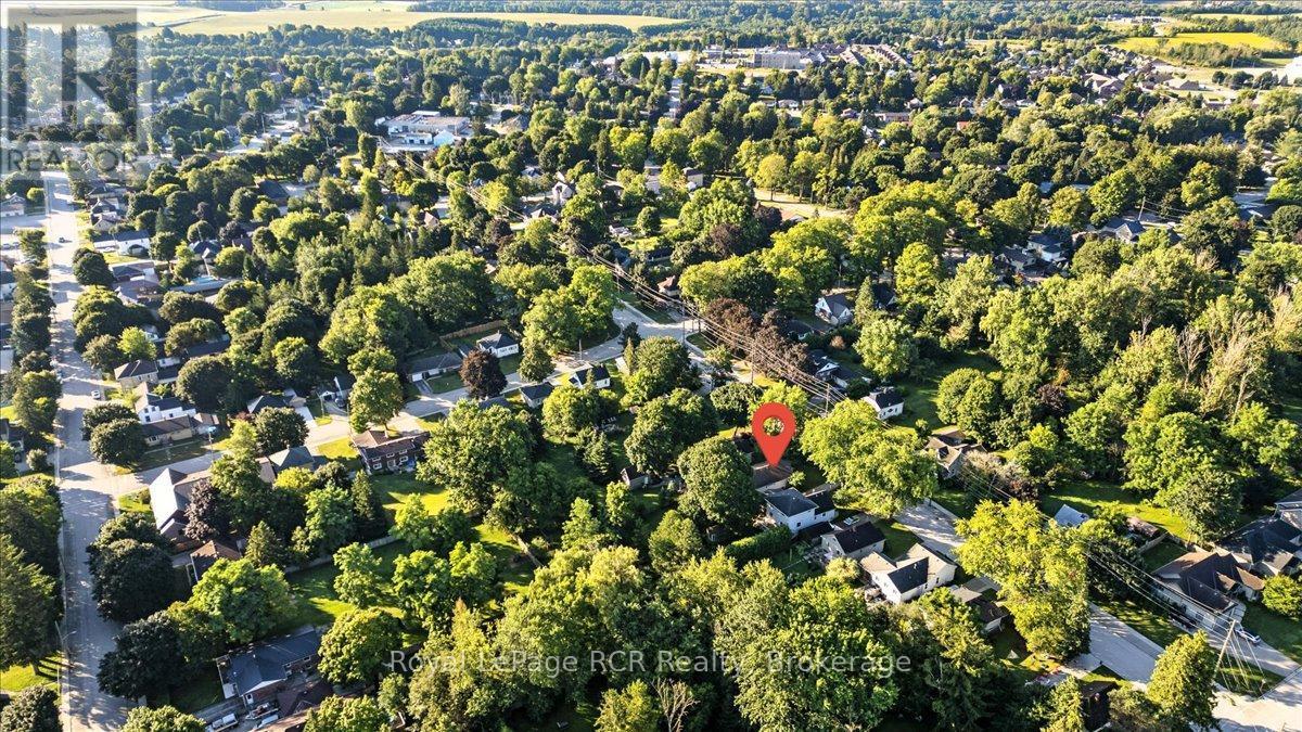 












236 NORMANBY STREET N

,
Wellington North (Mount Forest),




Ontario
N0G2L1

