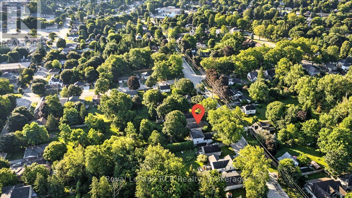 












236 NORMANBY STREET N

,
Wellington North (Mount Forest),




Ontario
N0G2L1

