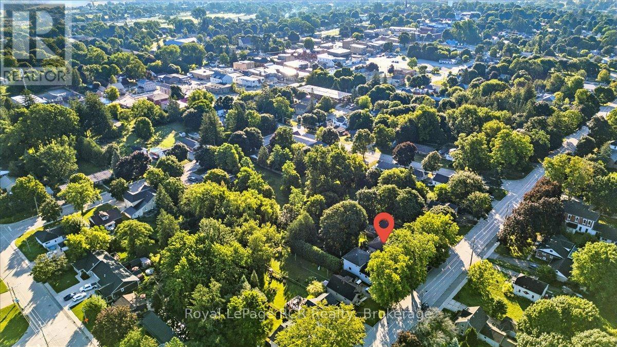 












236 NORMANBY STREET N

,
Wellington North (Mount Forest),




Ontario
N0G2L1

