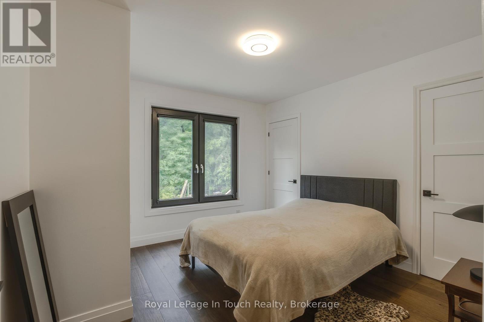 












26 GLEN CEDAR DRIVE

,
Tiny,




Ontario
L9M0H8

