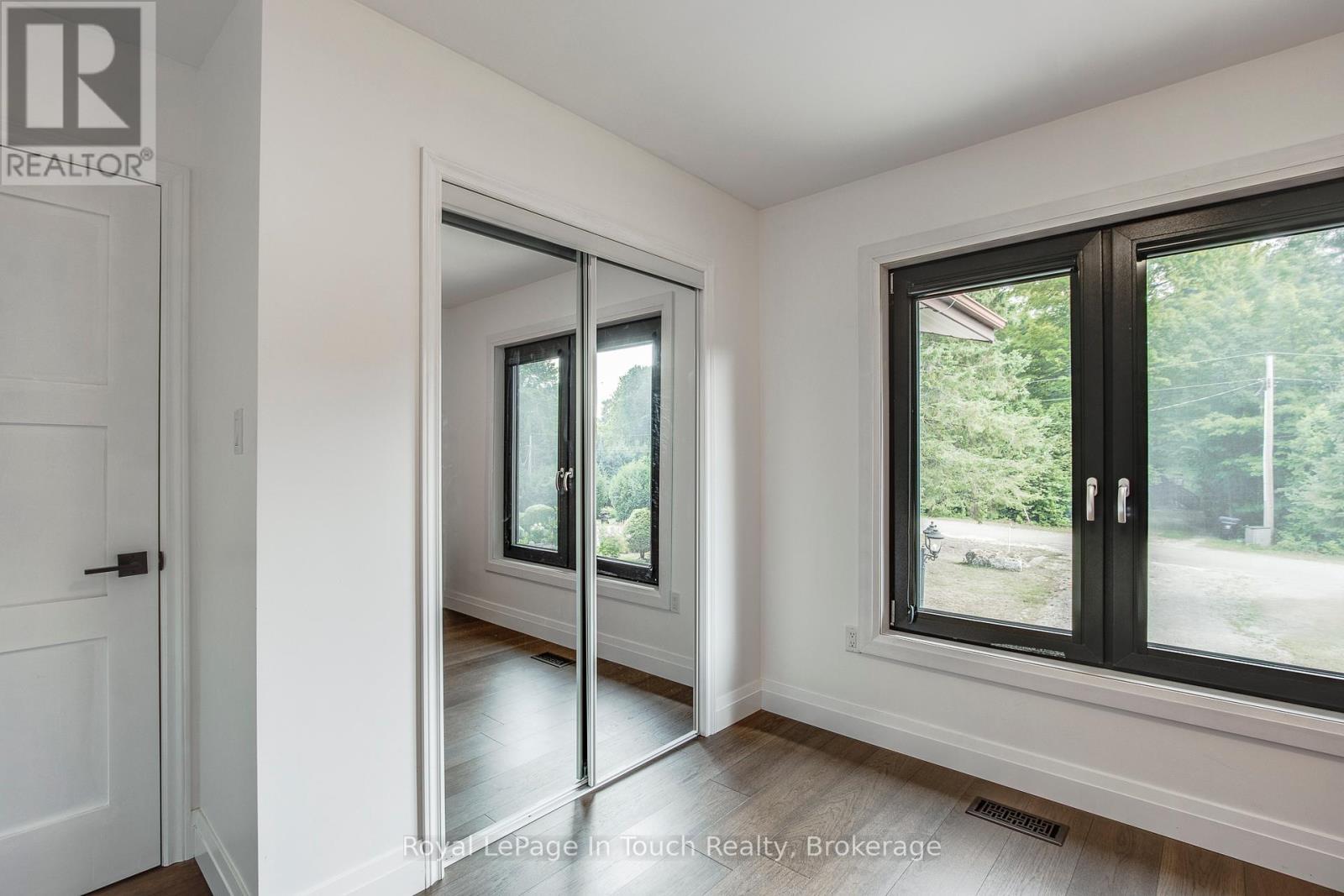 












26 GLEN CEDAR DRIVE

,
Tiny,




Ontario
L9M0H8

