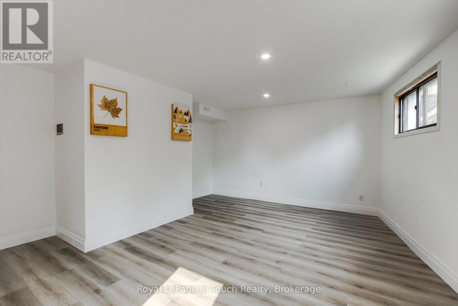












26 GLEN CEDAR DRIVE

,
Tiny,




Ontario
L9M0H8

