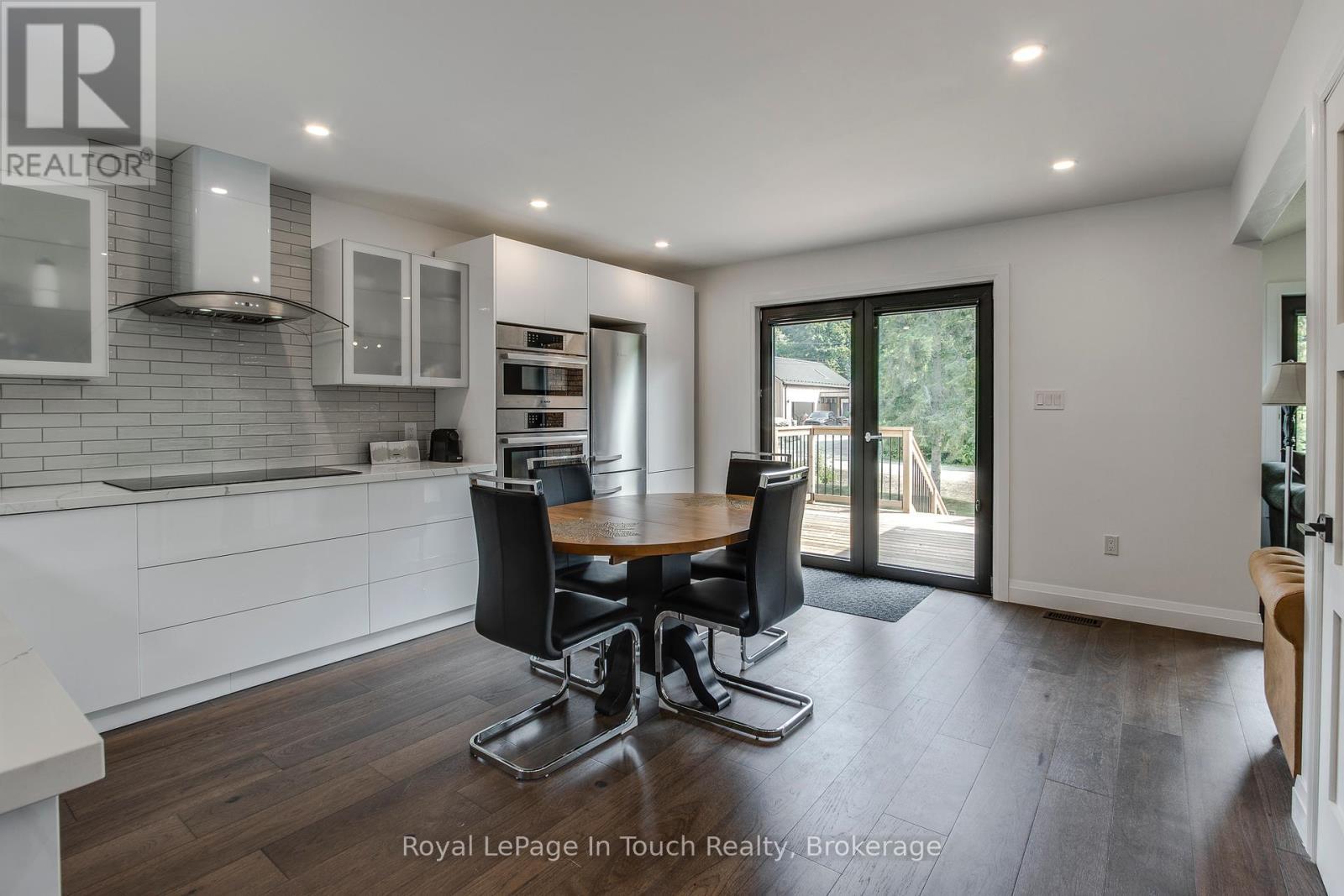 












26 GLEN CEDAR DRIVE

,
Tiny,




Ontario
L9M0H8

