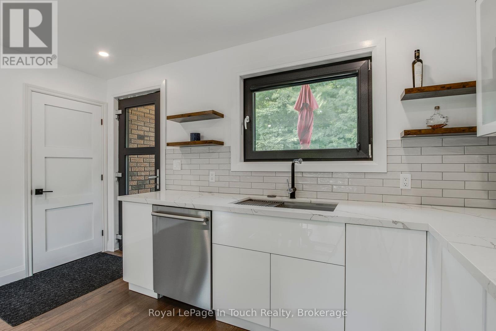 












26 GLEN CEDAR DRIVE

,
Tiny,




Ontario
L9M0H8

