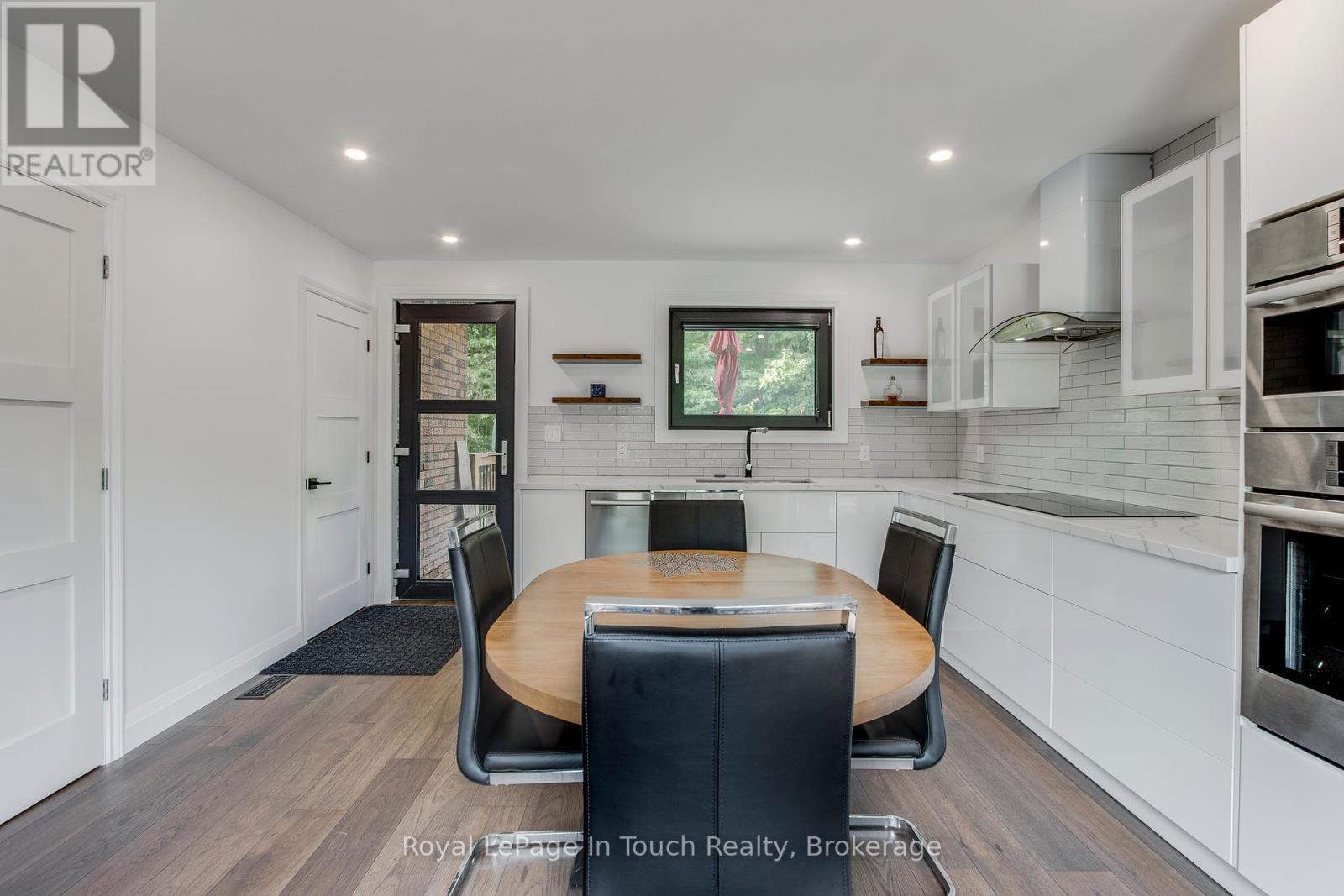












26 GLEN CEDAR DRIVE

,
Tiny,




Ontario
L9M0H8

