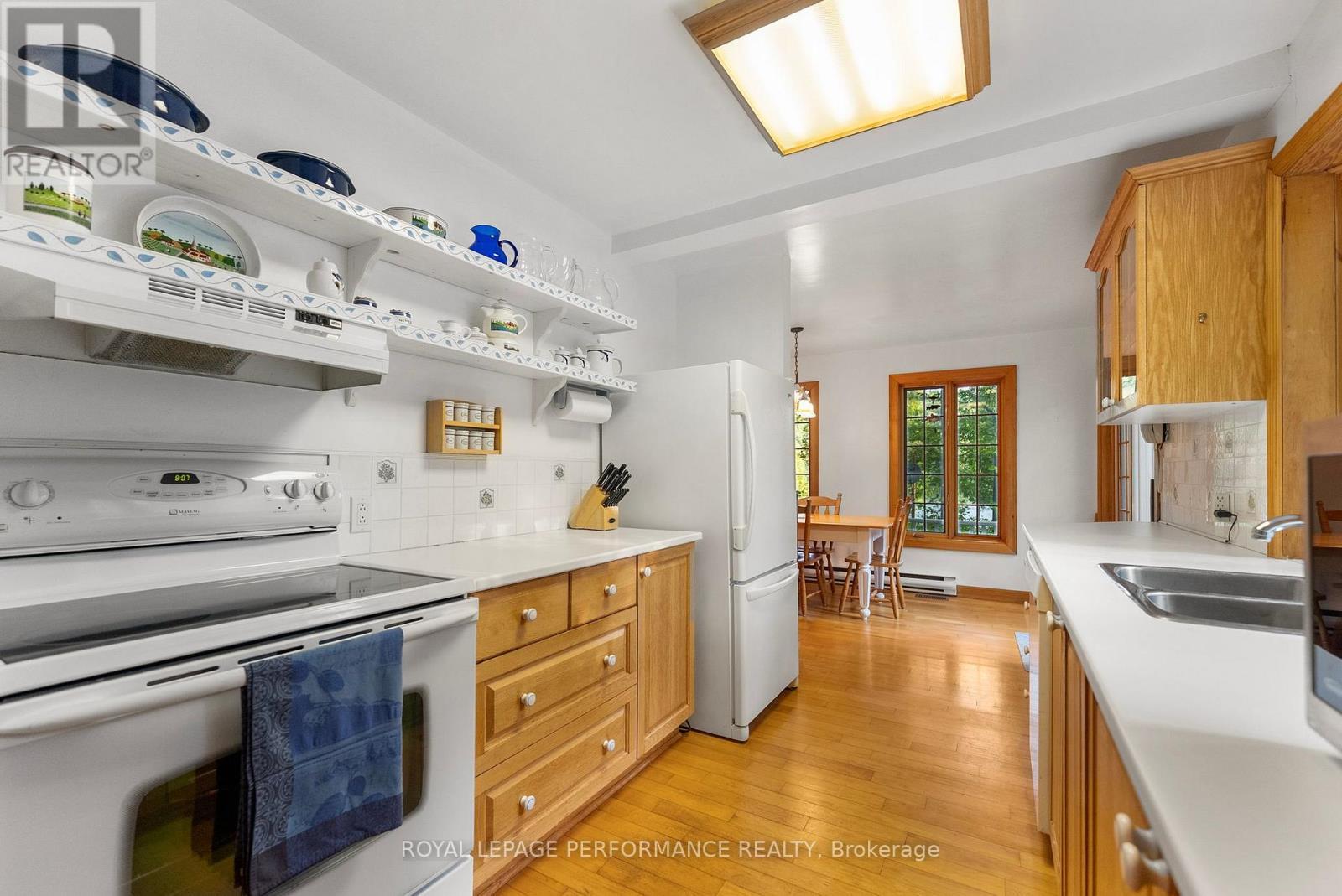 












82B ROSEBRUGH ROAD

,
Greater Madawaska,




Ontario
K7V3Z4

