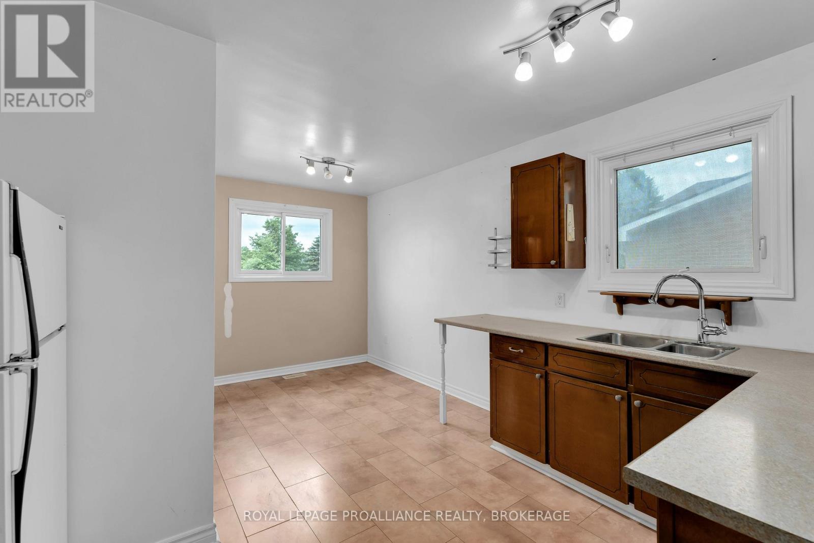 












190 CONACHER DRIVE

,
Kingston (Rideau),




Ontario
K7K2X2

