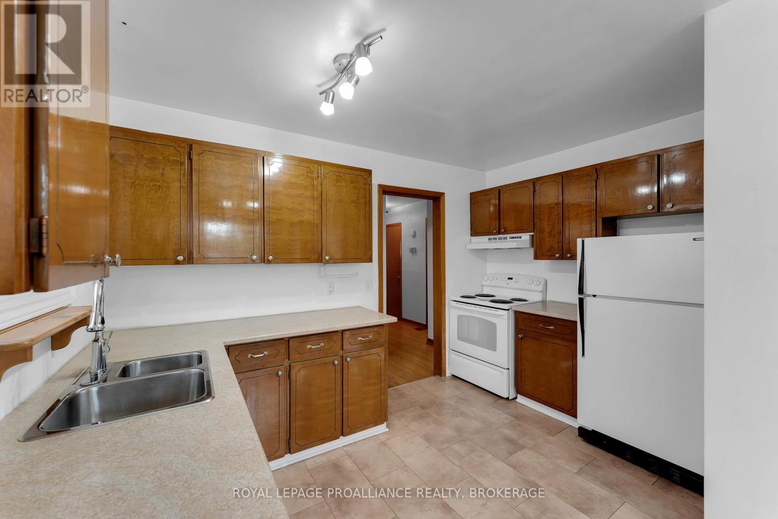












190 CONACHER DRIVE

,
Kingston (Rideau),




Ontario
K7K2X2

