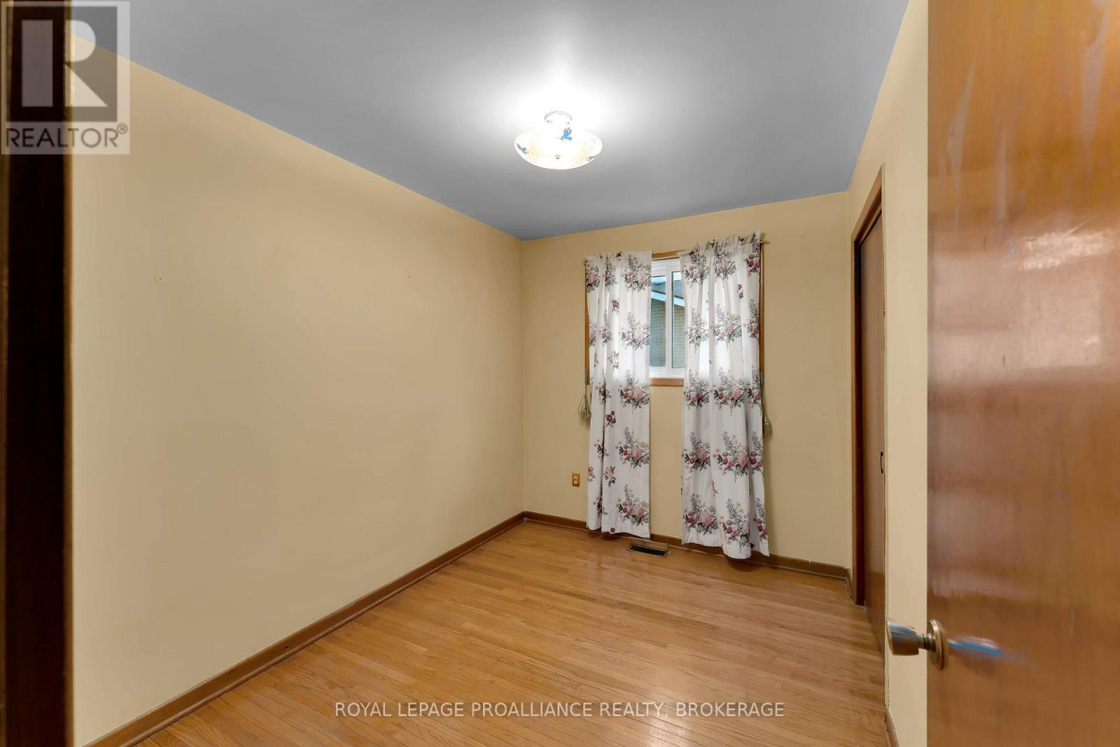 












190 CONACHER DRIVE

,
Kingston (Rideau),




Ontario
K7K2X2

