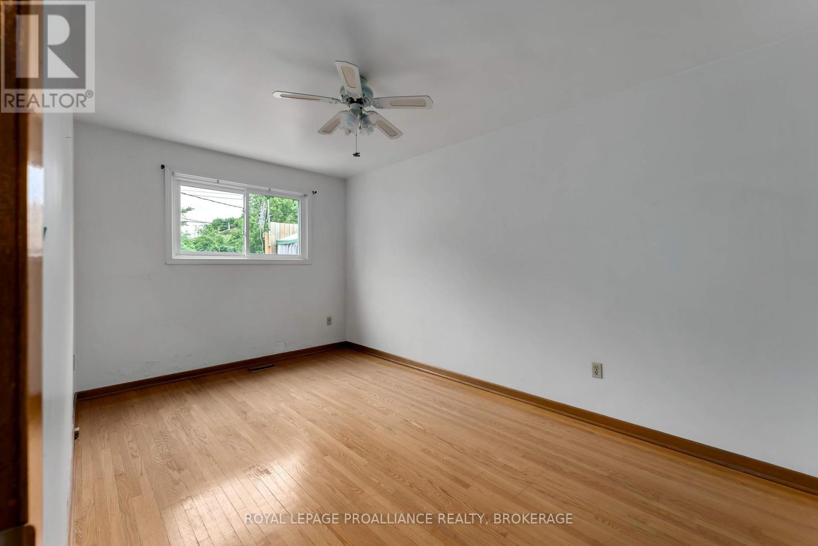 












190 CONACHER DRIVE

,
Kingston (Rideau),




Ontario
K7K2X2

