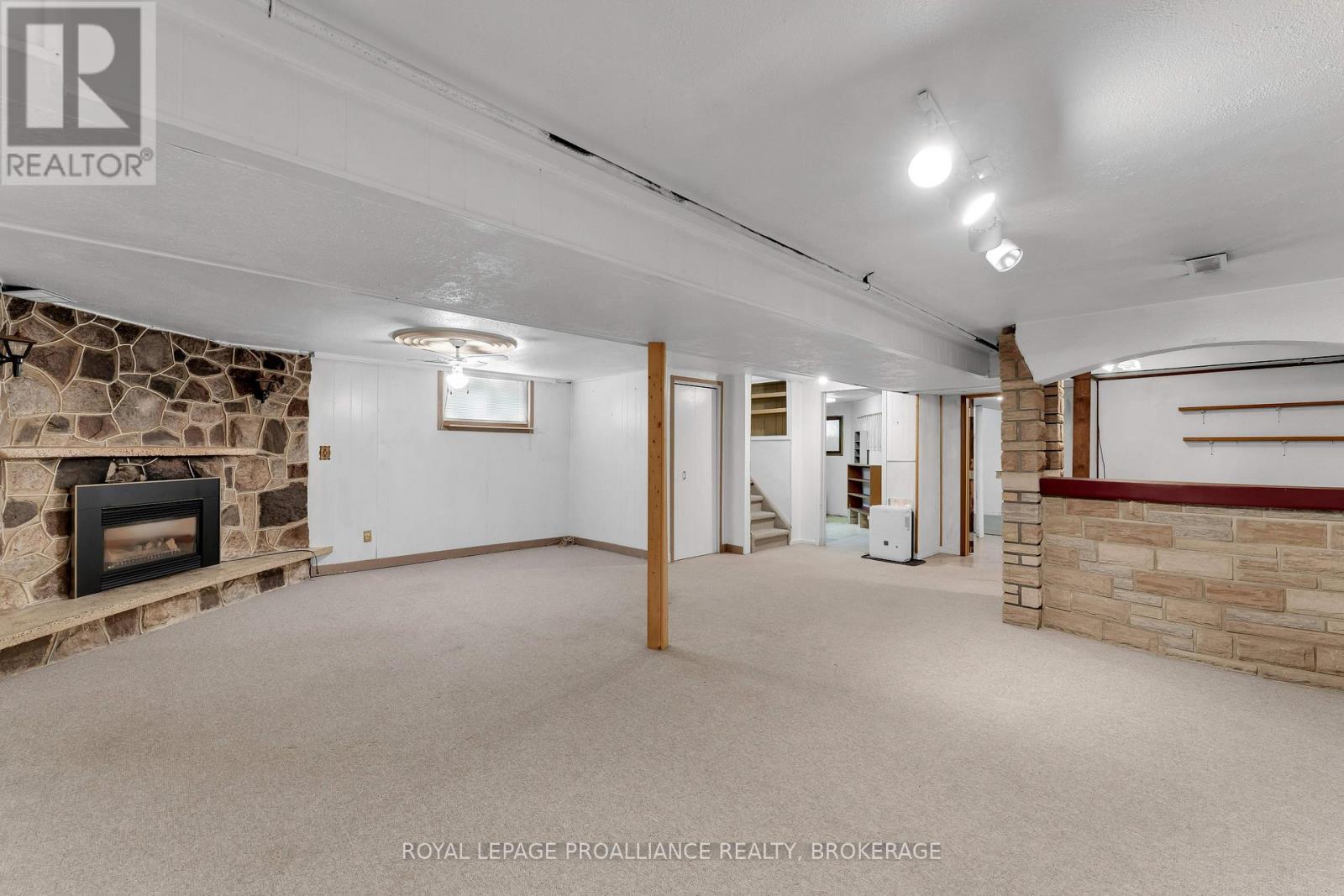 












190 CONACHER DRIVE

,
Kingston (Rideau),




Ontario
K7K2X2

