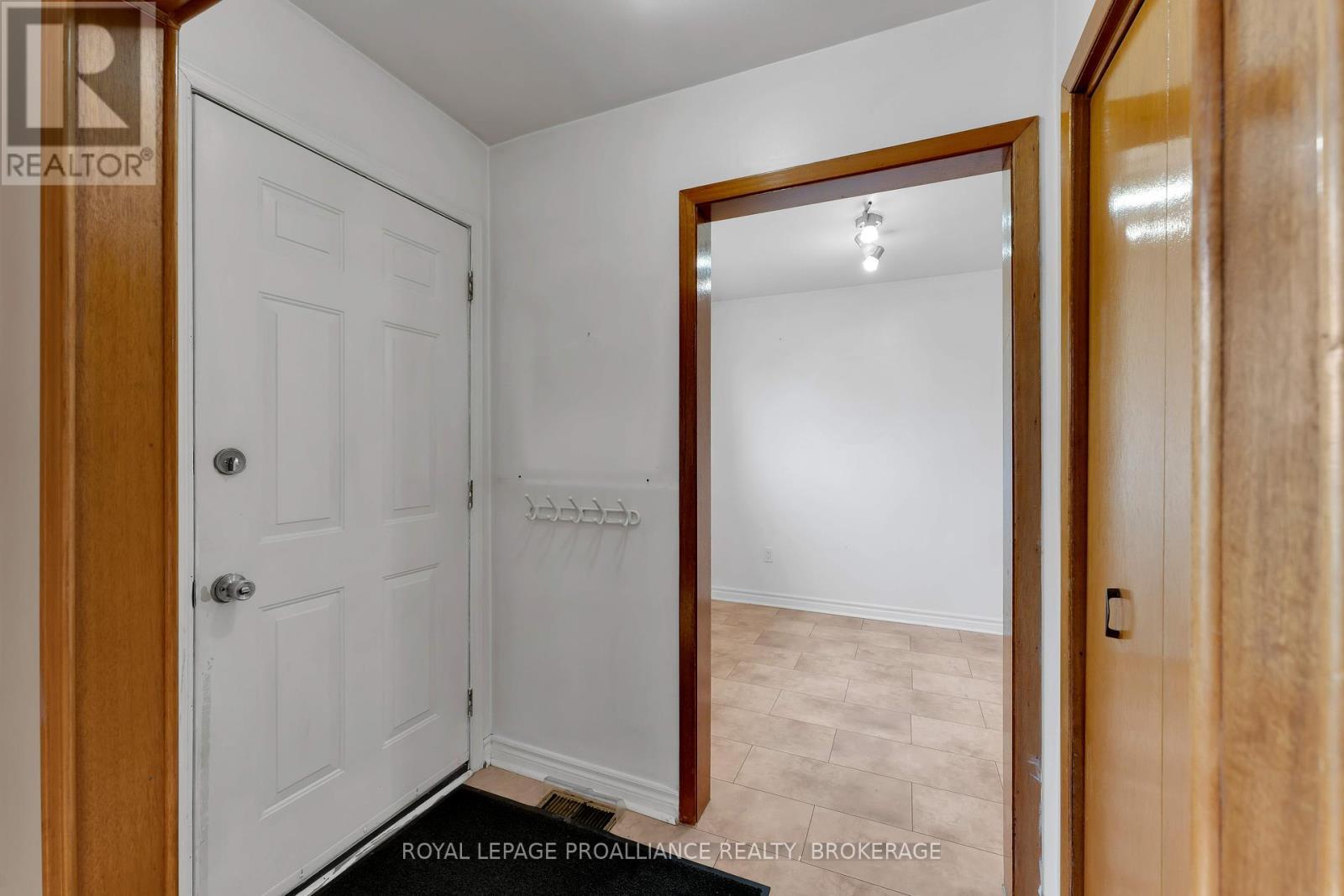 












190 CONACHER DRIVE

,
Kingston (Rideau),




Ontario
K7K2X2

