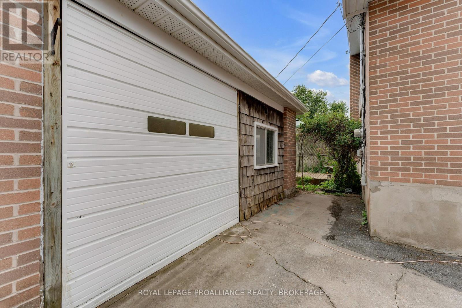 












190 CONACHER DRIVE

,
Kingston (Rideau),




Ontario
K7K2X2

