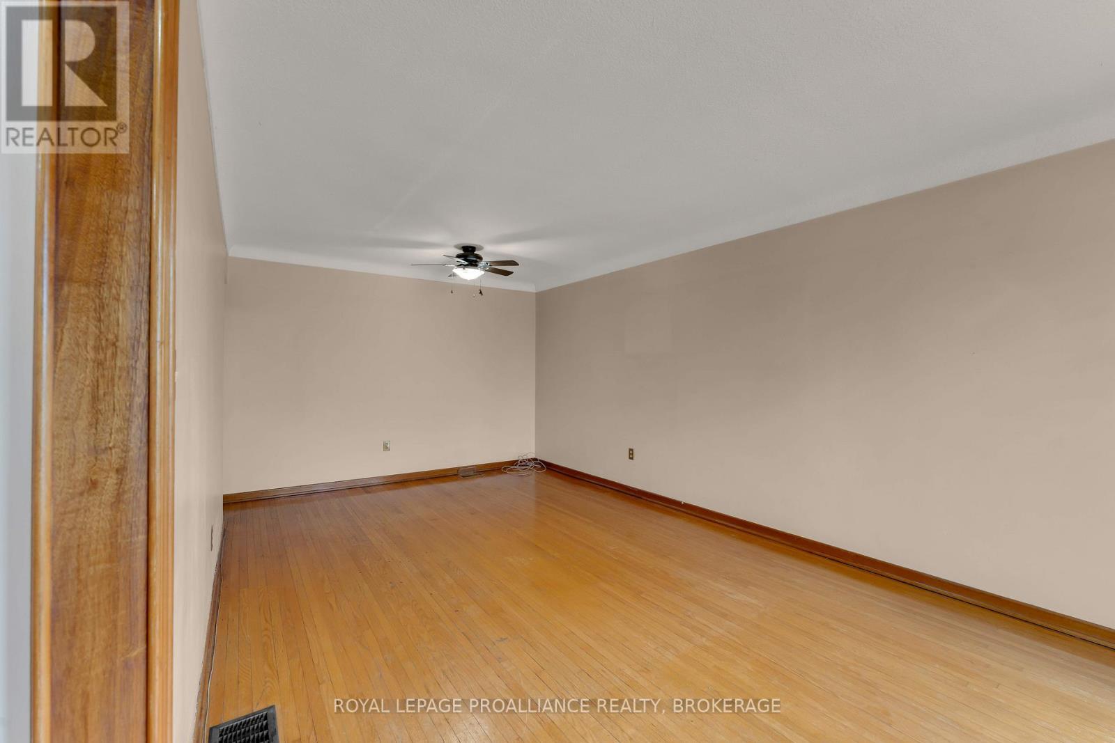 












190 CONACHER DRIVE

,
Kingston (Rideau),




Ontario
K7K2X2


