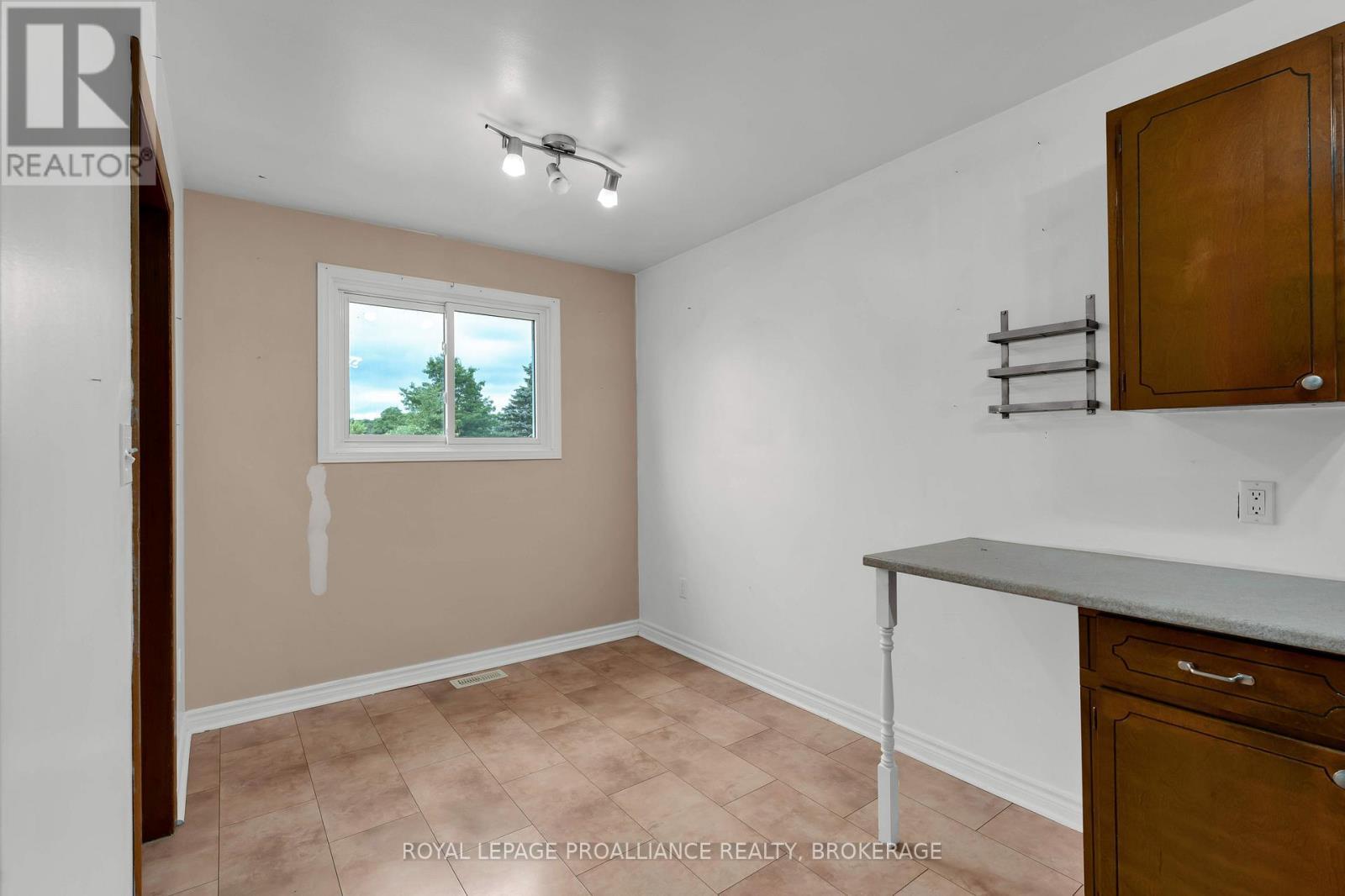 












190 CONACHER DRIVE

,
Kingston (Rideau),




Ontario
K7K2X2

