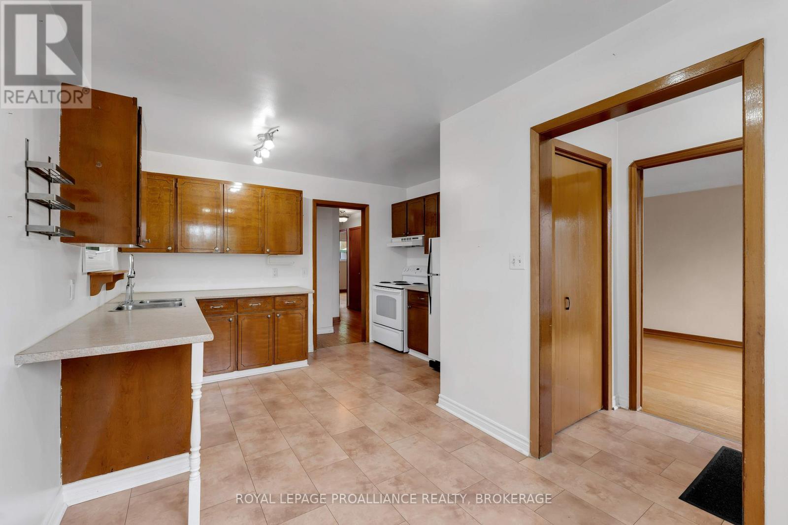 












190 CONACHER DRIVE

,
Kingston (Rideau),




Ontario
K7K2X2

