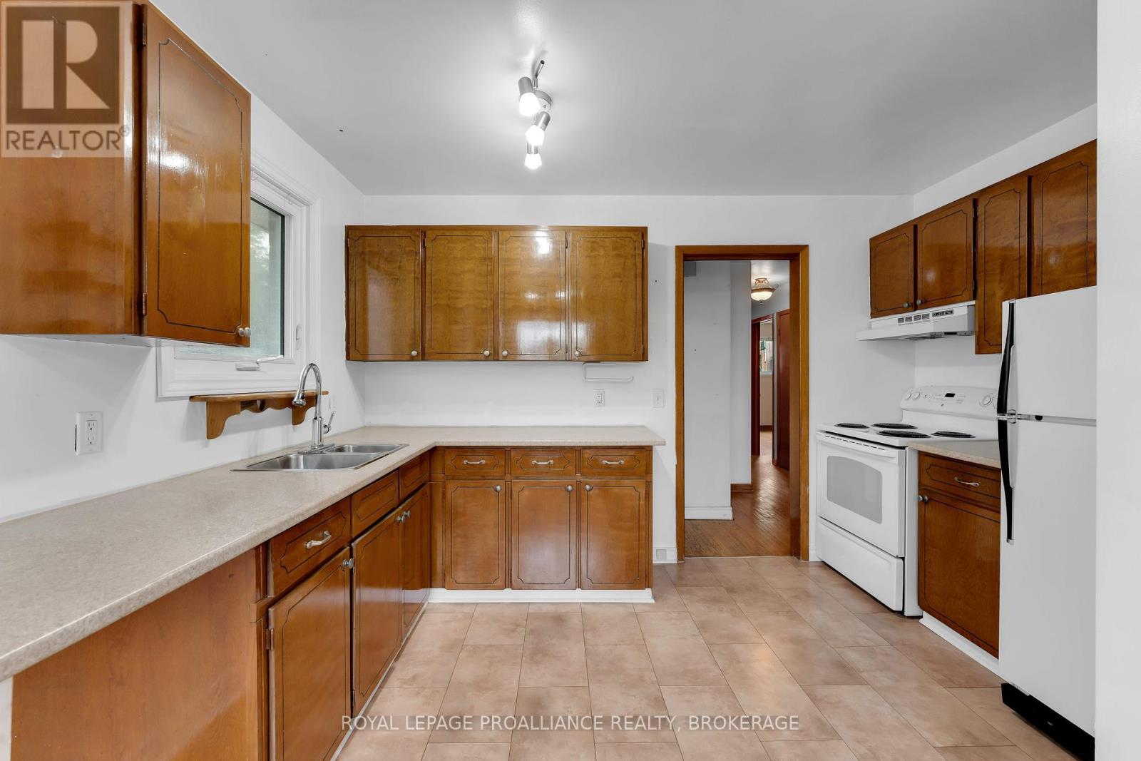 












190 CONACHER DRIVE

,
Kingston (Rideau),




Ontario
K7K2X2

