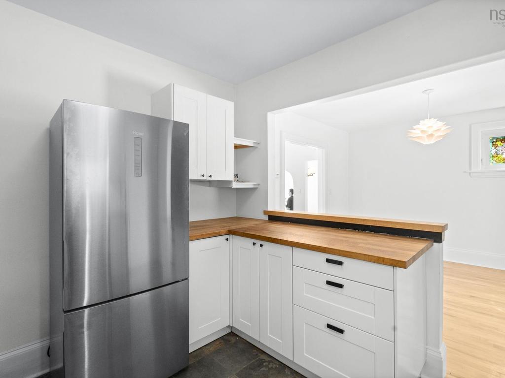 












44 DAKIN Drive

,
Halifax,




NS
B3M 2C9

