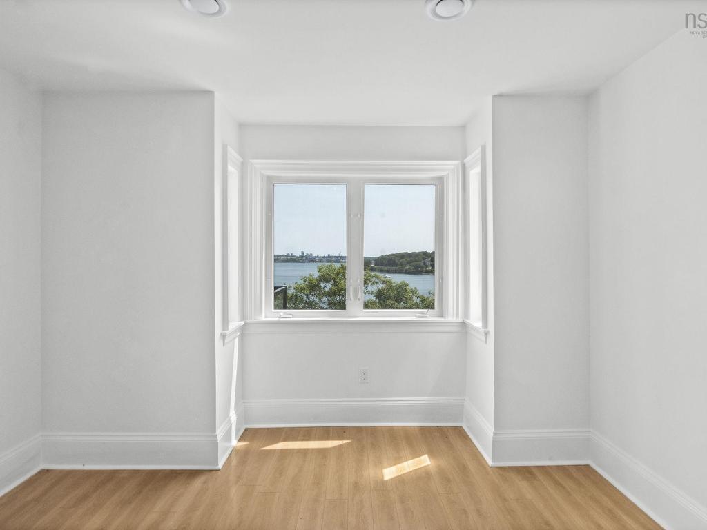 












44 DAKIN Drive

,
Halifax,




NS
B3M 2C9

