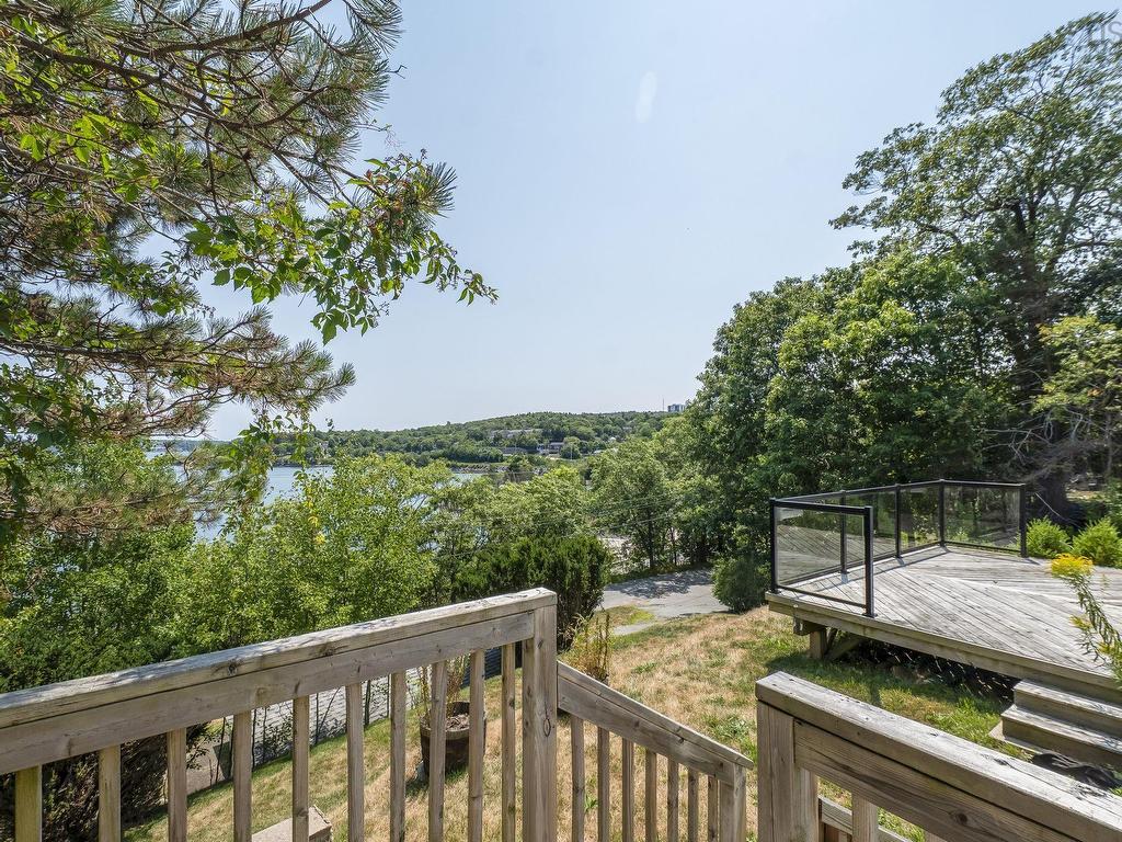 












44 DAKIN Drive

,
Halifax,




NS
B3M 2C9

