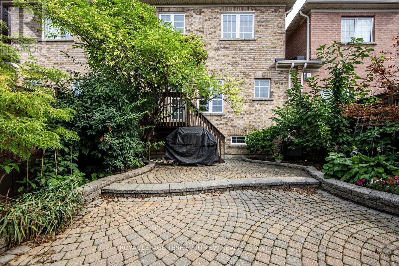 












3895 EGLINTON AVENUE W

,
Mississauga,




Ontario
L5M7Z7

