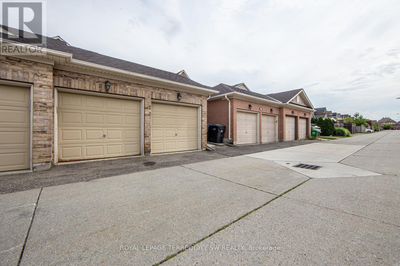 












3895 EGLINTON AVENUE W

,
Mississauga,




Ontario
L5M7Z7

