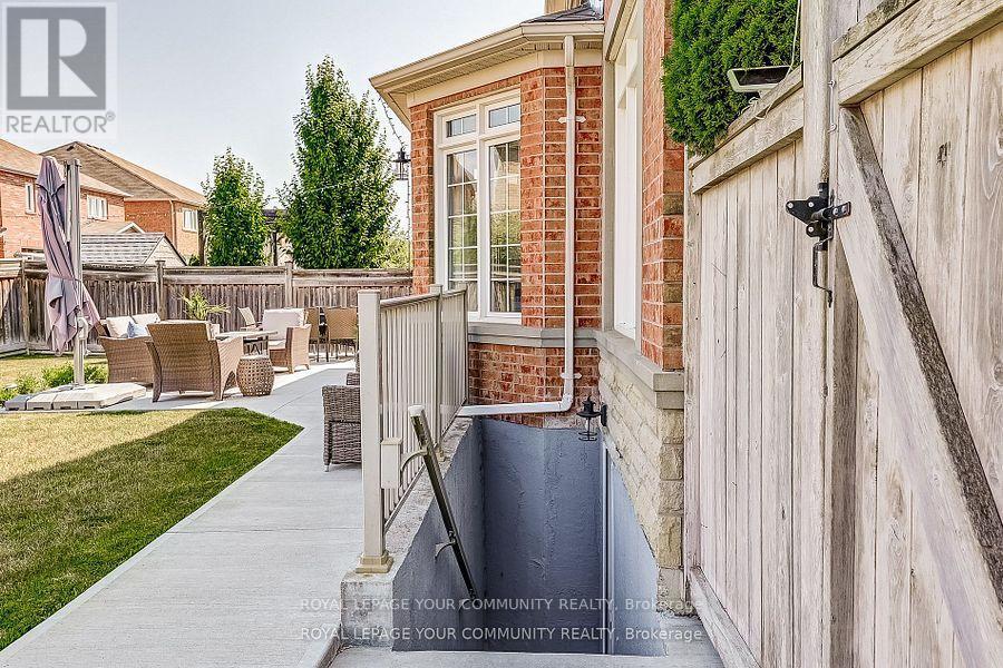 












2 GREEN DARNER TRAIL

,
Bradford West Gwillimbury,




Ontario
L3Z0M1

