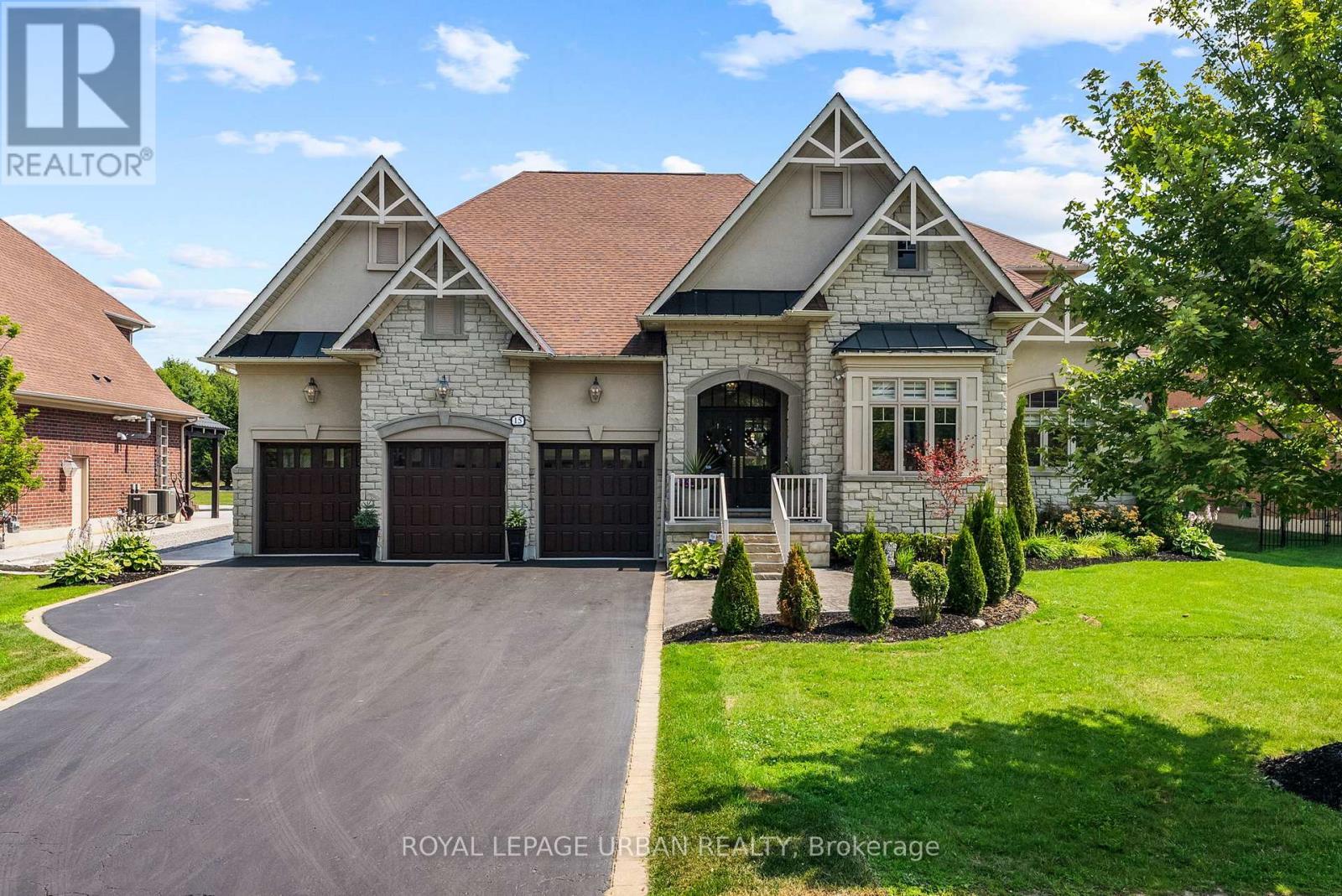 












15 COUNTRY CLUB CRESCENT

,
Uxbridge,




Ontario
L9P0B8

