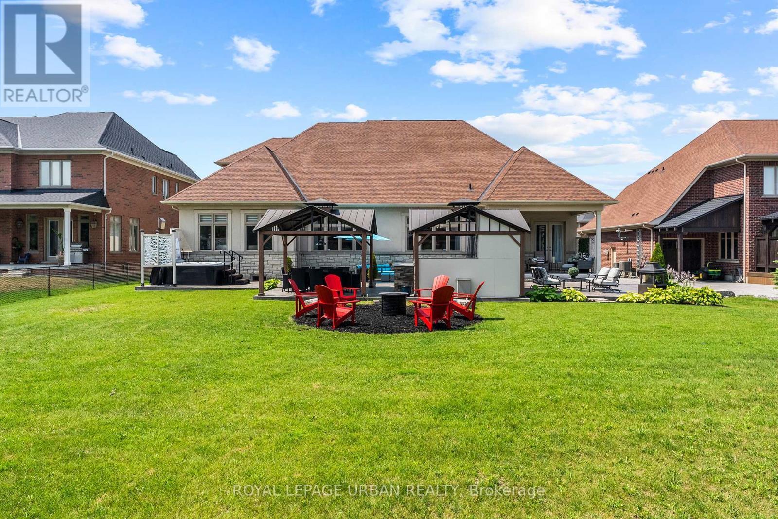












15 COUNTRY CLUB CRESCENT

,
Uxbridge,




Ontario
L9P0B8

