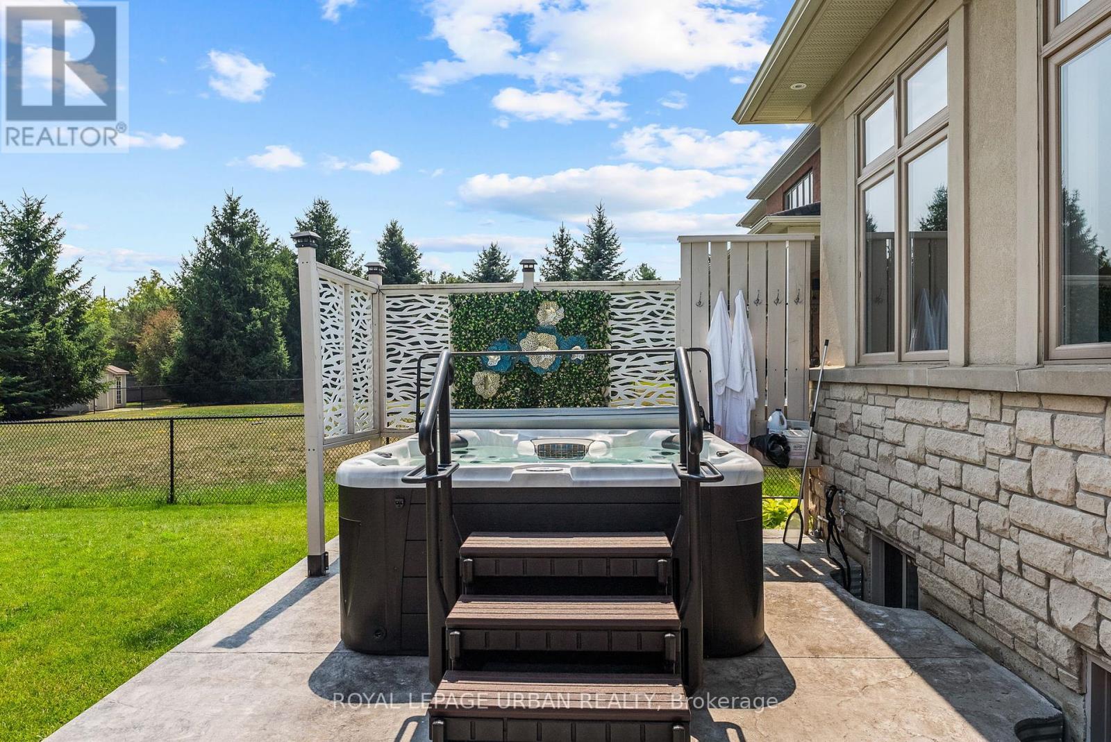 












15 COUNTRY CLUB CRESCENT

,
Uxbridge,




Ontario
L9P0B8

