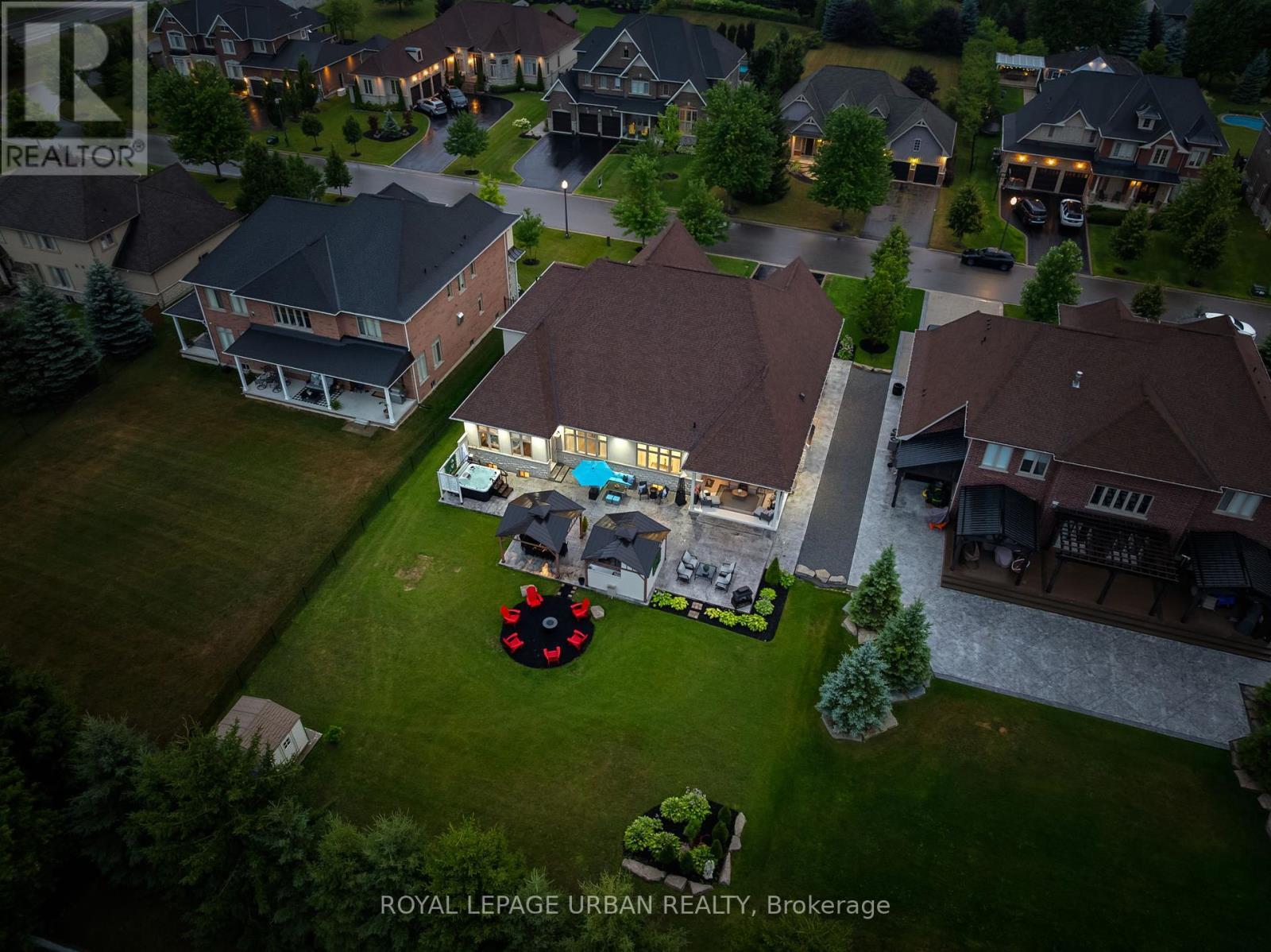












15 COUNTRY CLUB CRESCENT

,
Uxbridge,




Ontario
L9P0B8

