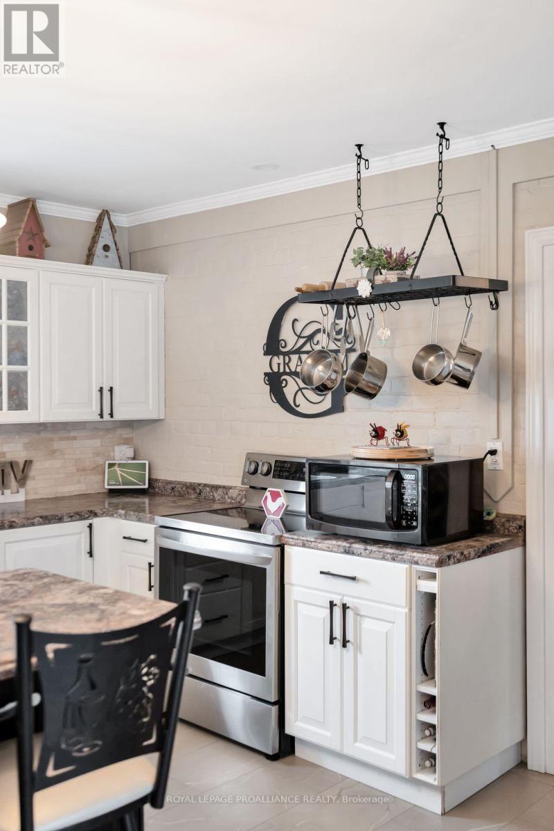 












16 BENJAMIN STREET

,
Belleville (Belleville Ward),




Ontario
K8P1P7

