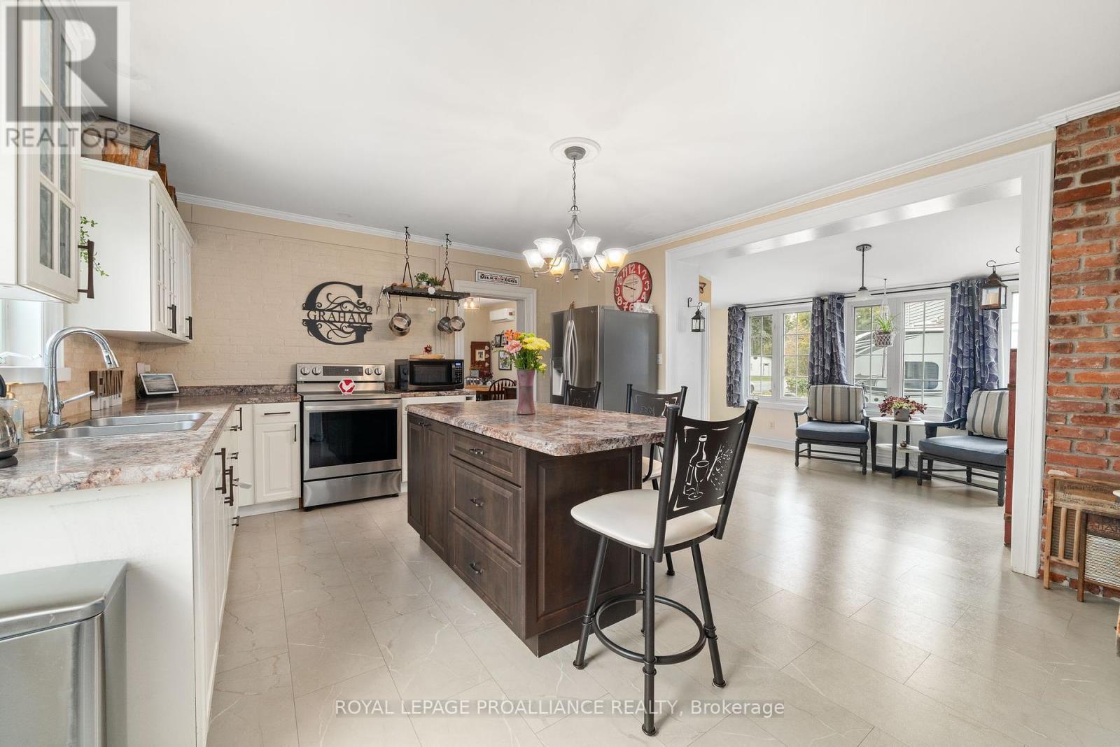 












16 BENJAMIN STREET

,
Belleville (Belleville Ward),




Ontario
K8P1P7

