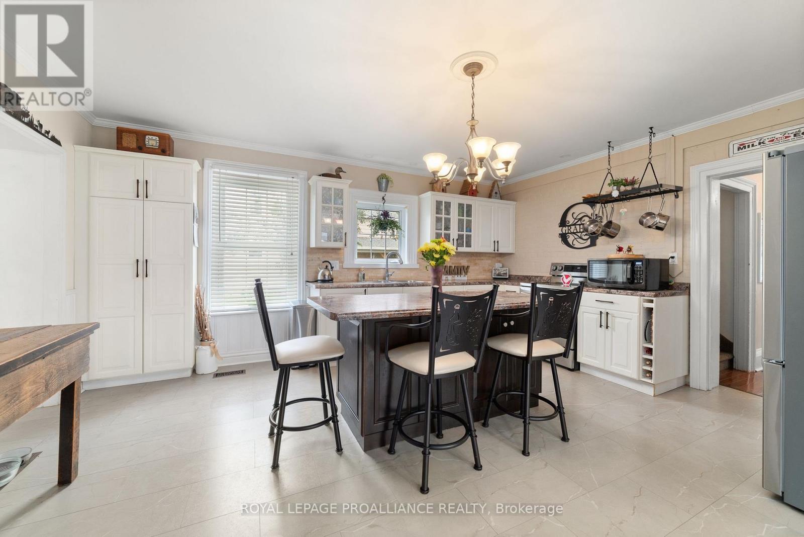 












16 BENJAMIN STREET

,
Belleville (Belleville Ward),




Ontario
K8P1P7

