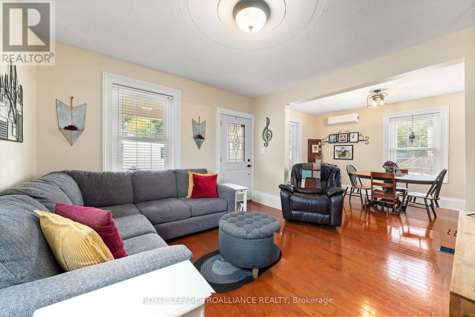 












16 BENJAMIN STREET

,
Belleville (Belleville Ward),




Ontario
K8P1P7

